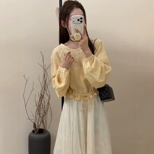 韩系简约休闲小众别致chic洋气木耳边收腰显瘦小个子短款上衣早春
