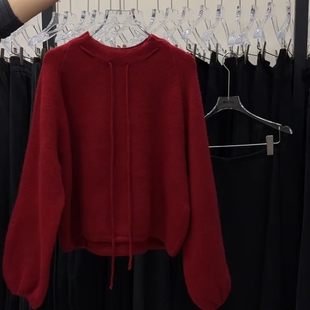 新年跨年战袍红色系带针织毛衣2026春季新款气质轻奢大码胖mm上衣