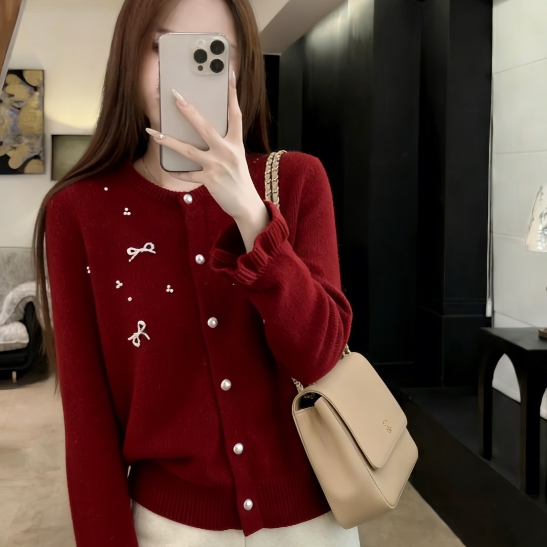 新年红色手工钉珠荷叶边蝴蝶结针织开衫2026春季新款显瘦毛衣外套,女装/女士精品,大码内搭,淘宝优惠券,粉丝福利购,淘宝优惠卷