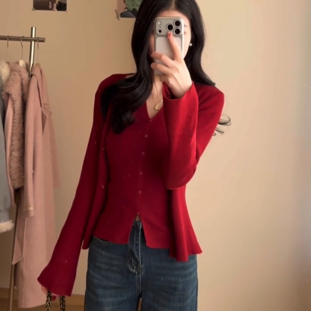2026春季新款节日氛围感红色V领针织开衫设计感叠穿背心内搭短款,女装/女士精品,大码内搭,淘宝优惠券,粉丝福利购,淘宝优惠卷