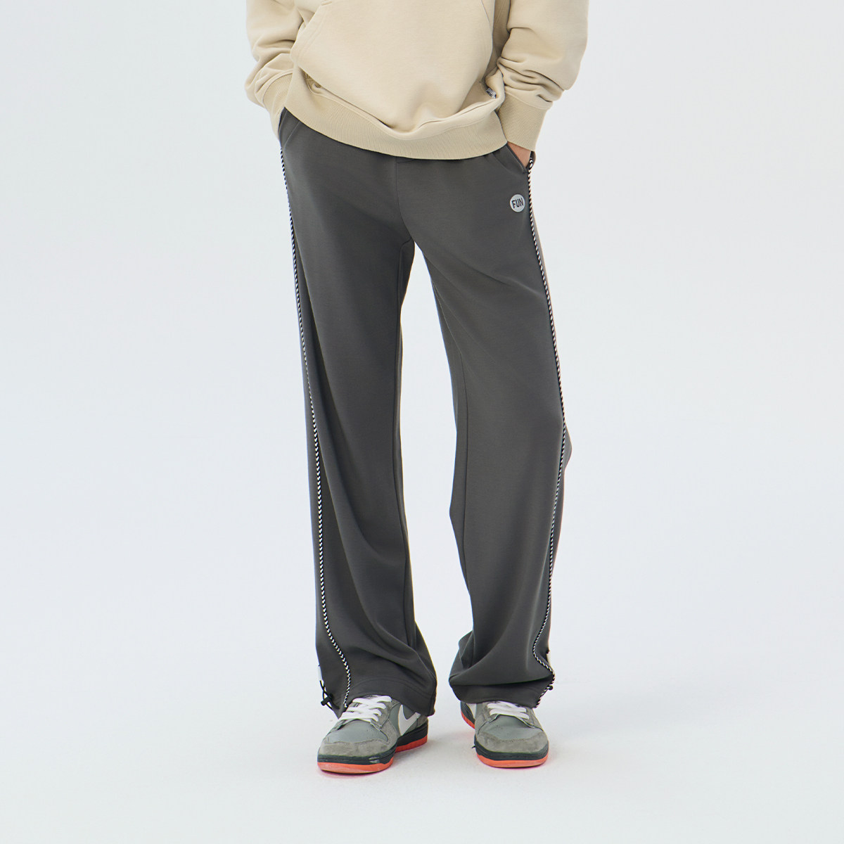 Fun潮牌休闲男士裤子2025年秋季新款简约百搭直筒裤抽绳束脚裤