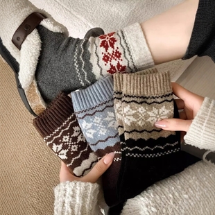 费尔岛袜子女秋冬加厚中筒袜配勃肯鞋 保暖睡眠袜复古学院风堆堆袜