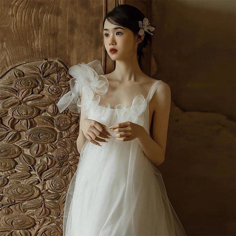 新娘轻婚纱吊带森系小个子复古轻奢旅拍礼服出门纱法式晨袍高级感