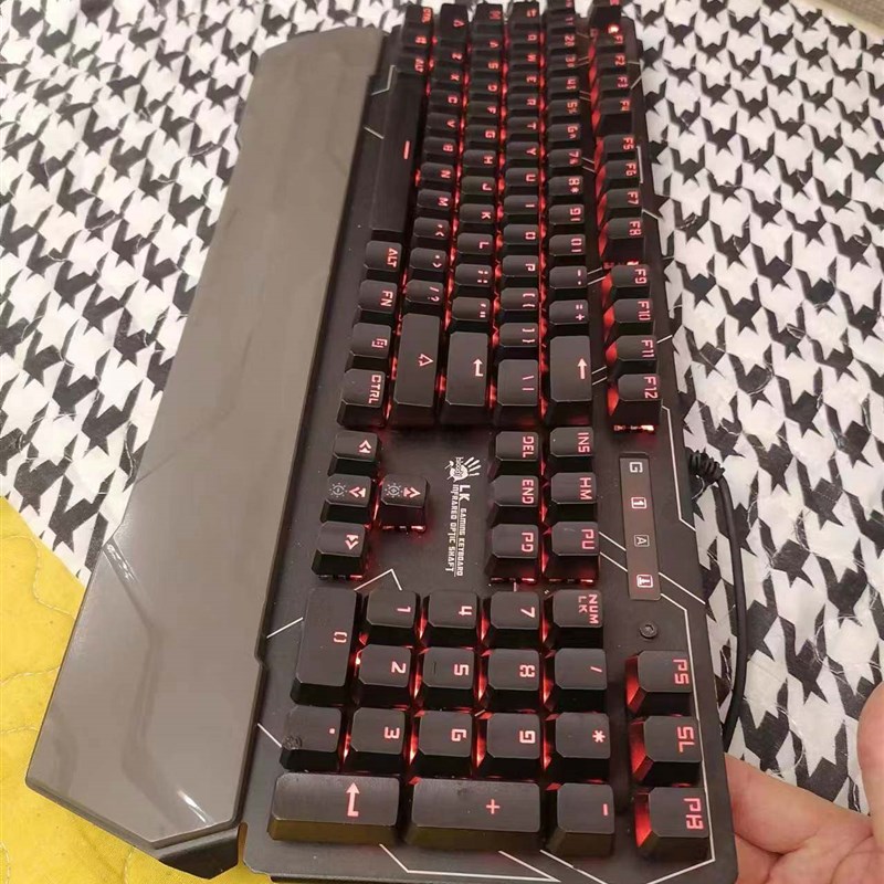 清库存双飞燕F110Q插拔轴机械键盘血手幽灵电竞LK光轴全键无冲