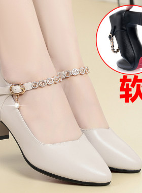 妈妈鞋单鞋软底女2021s年新款跳舞旗袍鞋子中年一字扣春秋女士皮