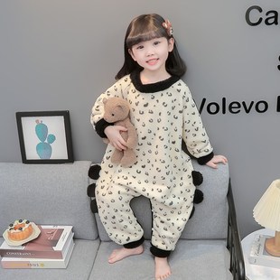 女童连体睡衣2024新款秋冬女宝宝珊瑚绒黑点点爬服保暖法兰绒棉衣