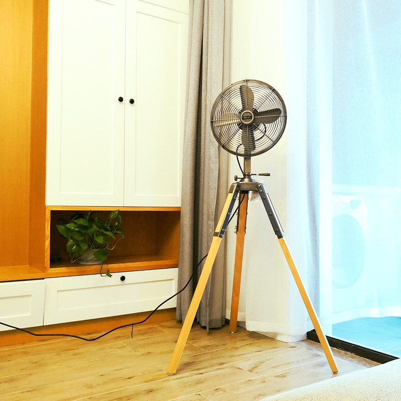 木质三脚架12寸亚铅色香港IMASU金属立式仿复古工业风落地电风扇