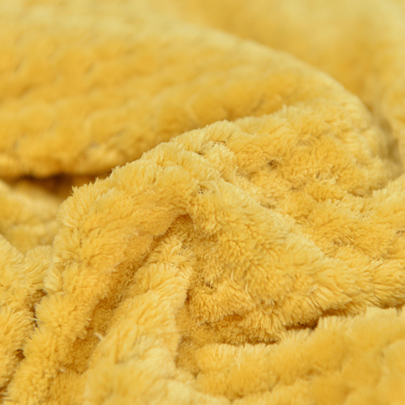 新款加绒加厚抱枕被子两用珊瑚绒冬季汽车上办公室午睡折叠小毯子