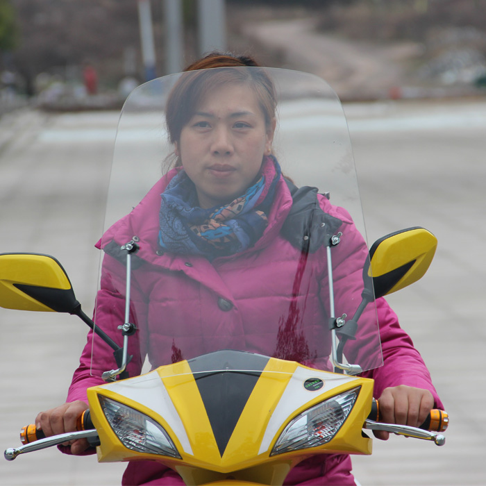 摩托车前挡风玻璃pc电动车挡风板风挡罩通用加厚镜晴雨挡雨板高清