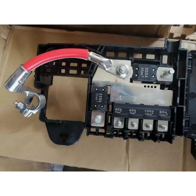 适用于凯迪拉克atsl xts srx电瓶小保险丝盒接线盒正极线线束盖子