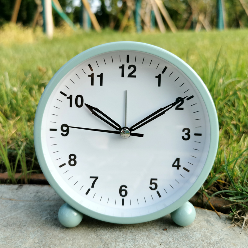 简约时尚金属学生数字指针闹钟时钟 卧室床头儿童静音夜圆形创意