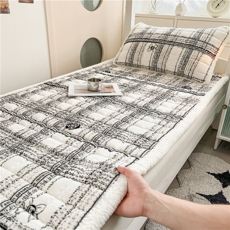 类加厚床垫单人宿舍冬天夹棉毛毯保暖加绒软垫褥子三件