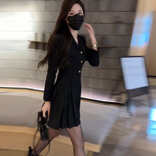 法式 气质A字裙子6541 轻奢高级感收腰性感连衣裙2024春V领显瘦修身