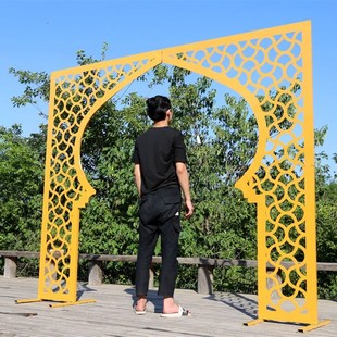 新款婚庆铁艺心形拱门道具婚礼装饰雕刻门迎宾区舞台背景布置道具