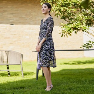 歌蒂诗春新款气质休闲简约收弹力网纱碎花连衣裙女1D12L1061