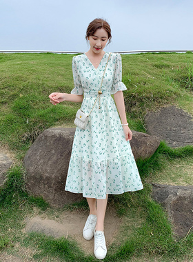 绿色温柔风雪纺碎花连衣裙2023新款女v领气质显瘦a字裙子夏季仙女
