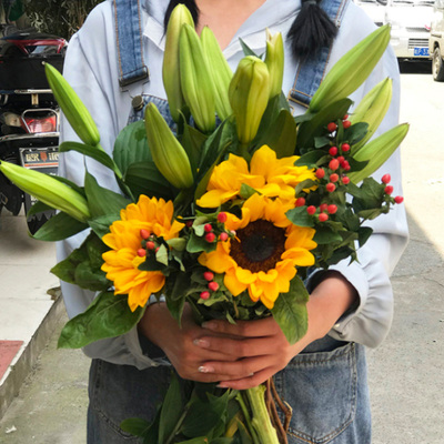 玫瑰花鲜花云南直发百合鲜花向日葵鲜花混搭花束插花瓶