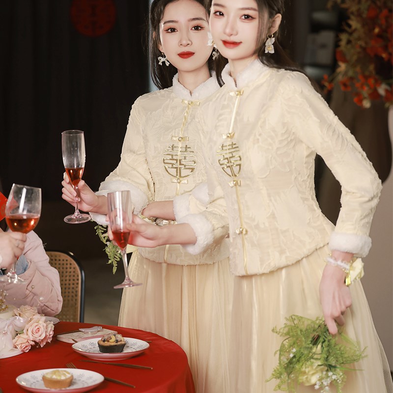 加绒伴娘服2023冬季香槟色款新中式姐妹团显瘦高级秀禾服中国风复