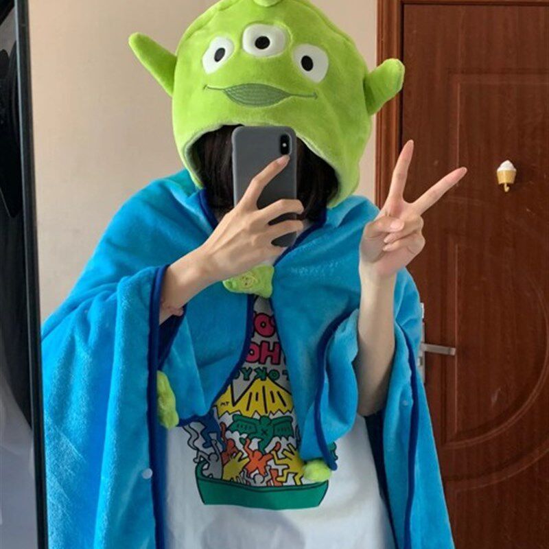 【包邮】少女心网红动漫卡通可爱卡通宅人披风斗篷空调毯加大连帽