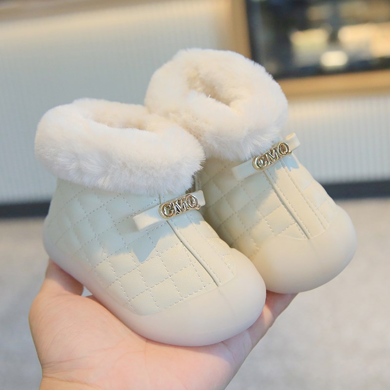 冬季新款女童短靴加绒宝宝雪地靴洋气公主鞋防Q水皮靴子软底婴儿