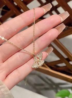 银杏叶项链女轻奢气质锆石叶子锁骨链钛2023年新款秋天落叶颈链