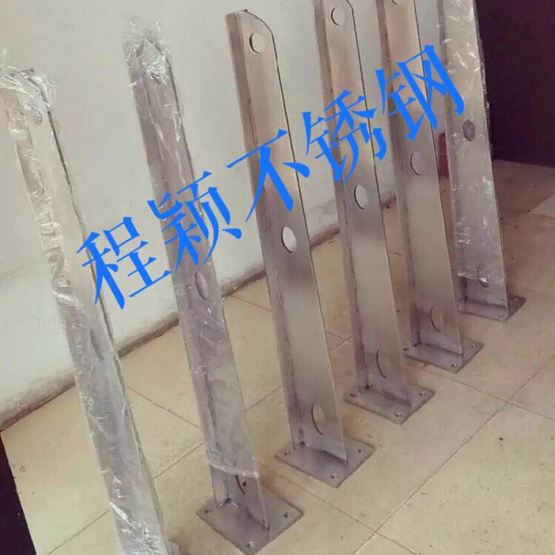 雨棚钢梁支架牛腿点式幕墙抓件钢结构玻璃幕墙图片