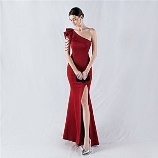红色晚礼服女高级感伴娘服模特车模走秀主持人演出露肩长款连衣裙