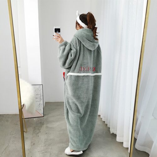 加长法兰绒睡裙开衫冬季加厚草莓超长睡袍大码加绒宽松胖MM睡衣女