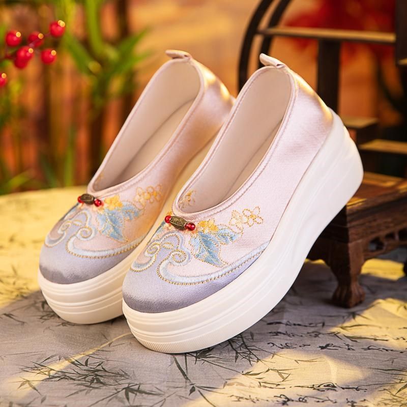 新中式单鞋女春夏新款增高浅口复古国风绣花鞋配马面古风汉服鞋子