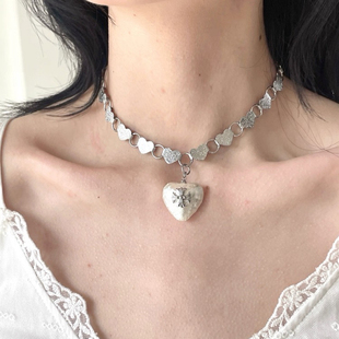 复古小众vintage设计精致爱心十字架古着感项链高级感叠戴锁骨链