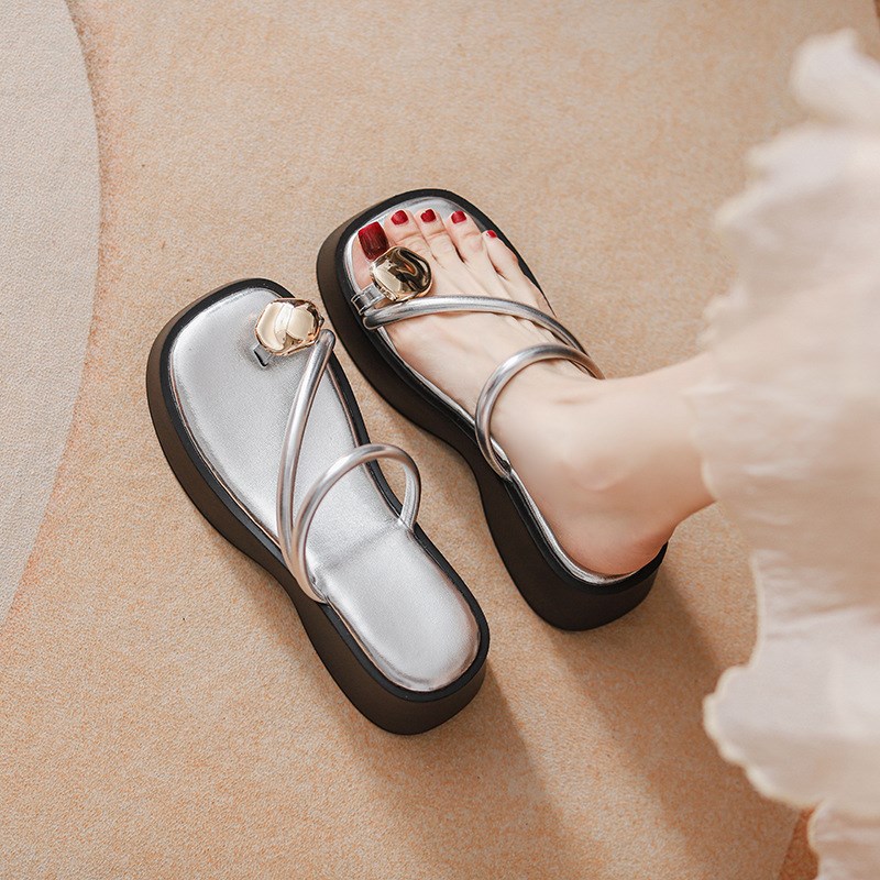 法式厚底外穿沙滩拖鞋仙女风鞋子202G4新款夏季气质套趾松糕底凉