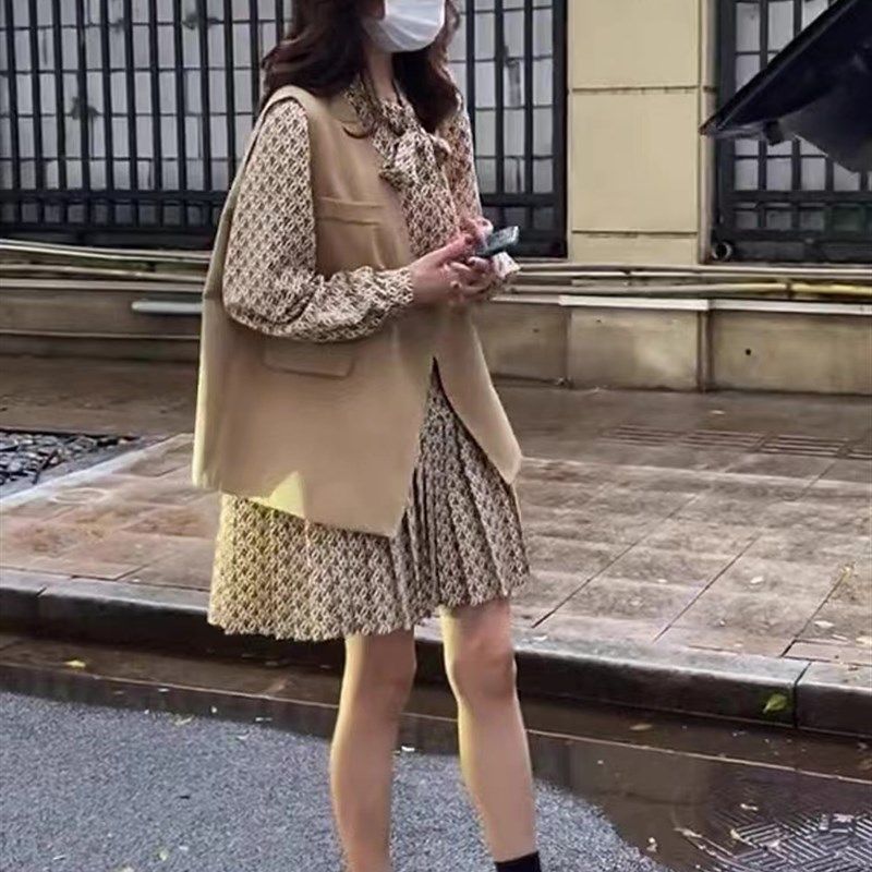 时尚西装马甲套装女2024新款春秋小个子显瘦雪纺碎花连衣裙两件套