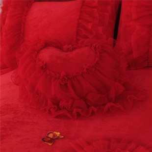 蕾丝毛绒沙发靠垫心形抱枕珊瑚绒抱枕含家用床头枕头短毛绒靠枕