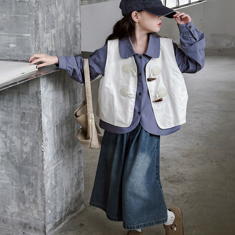 女童套装春秋2024新款中大童牛角扣马甲洋气长袖衬衣牛仔裙三件套