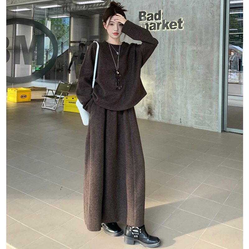 大码女装2025早春时髦高级感宽松针织上衣+松紧腰花苞半身裙套装