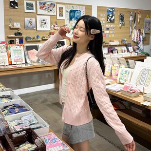 港味风格粉色小个子针织毛衣外套女开衫圆领麻花短款单排扣上衣服