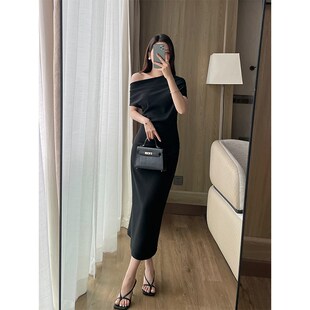 高级感斜肩连衣裙夏季新款法式轻奢名媛风露肩收腰修身显瘦中长裙