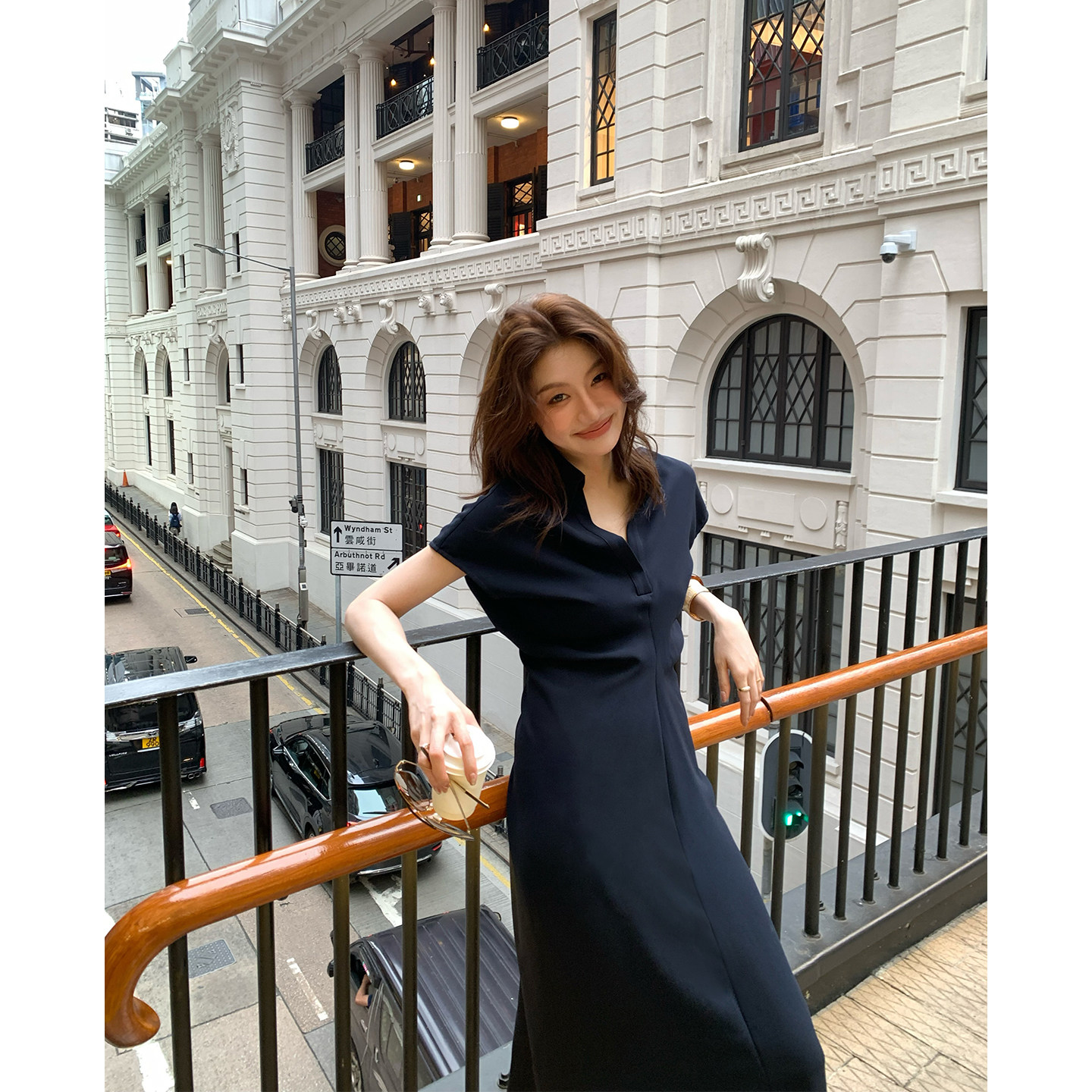 AloneSavor龙喜儿 极简翻领缩褶连衣裙小V领收腰显瘦长裙女R616