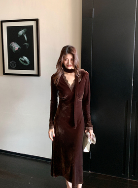 Alone Savor龙喜儿 优雅别致蕾丝拼接连衣裙绒感长袖女士长裙J432