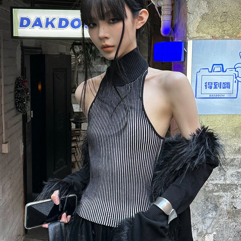 Common in 0120魅影都市 间色挂颈背心开 衫两件套高领无袖上