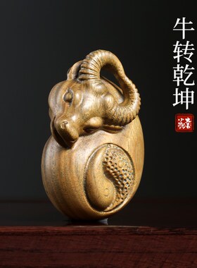 绿檀木雕刻摆件手把件牛转乾坤生肖牛可爱牛小挂件手里把玩送礼物