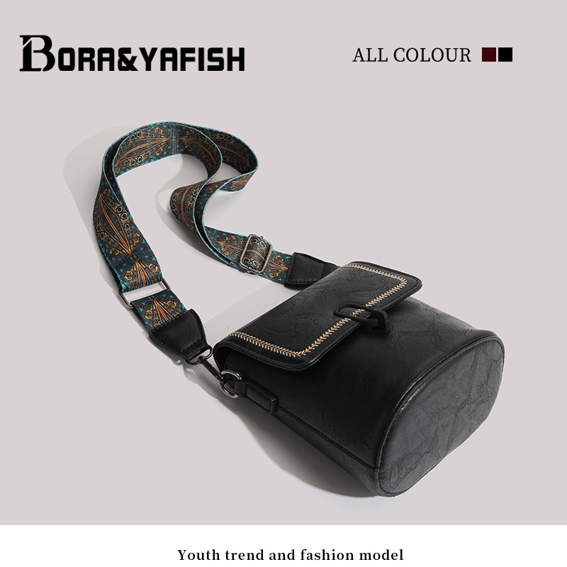 2023新款水桶包宽肩带高级质感小众单肩斜挎包手机V包复古小包包