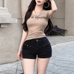 低腰铆钉丰胯牛仔短裤女2025年夏季新款千禧风性感紧身显瘦热辣裤