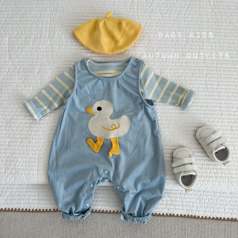 婴儿衣服秋季套装男女宝宝条纹打底衫可爱超萌背带裤两件套外出服