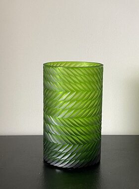 轻奢树叶纹绿色玻璃花瓶北欧风摆件插花餐桌水培养花器手工摹刻