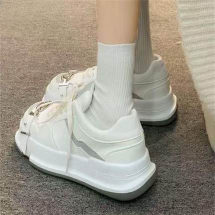 小众设计感小白鞋子女2024新款增高厚底休闲鞋高级感运动滑板鞋潮