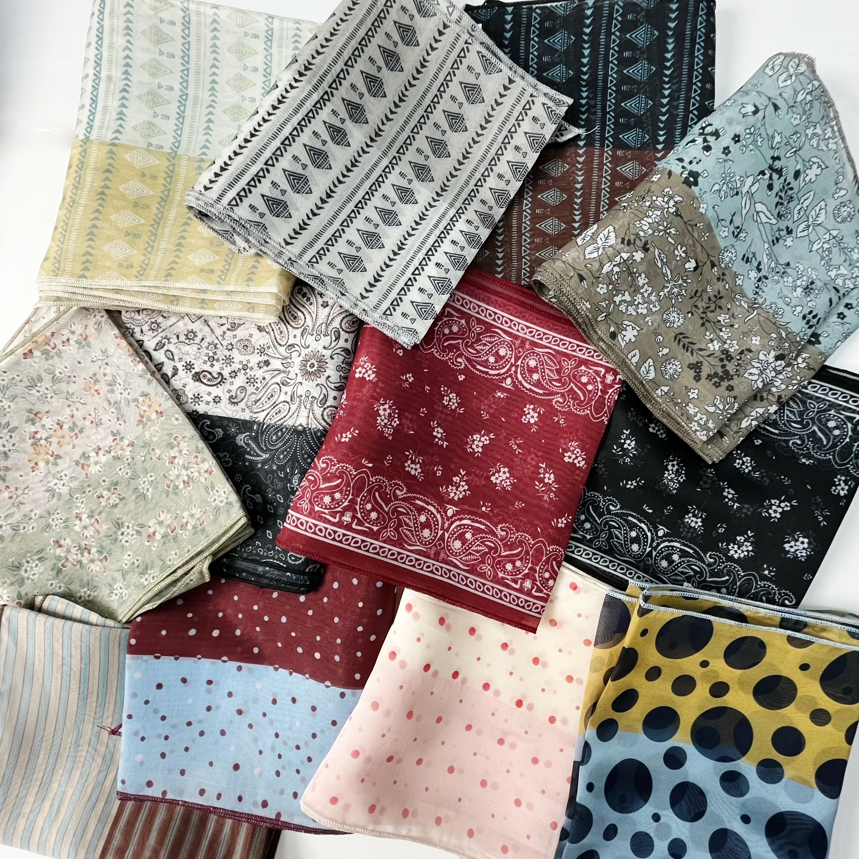 2025年新款碎花腰果花彩色拼接围巾春秋休闲小众个性拼色长条丝巾