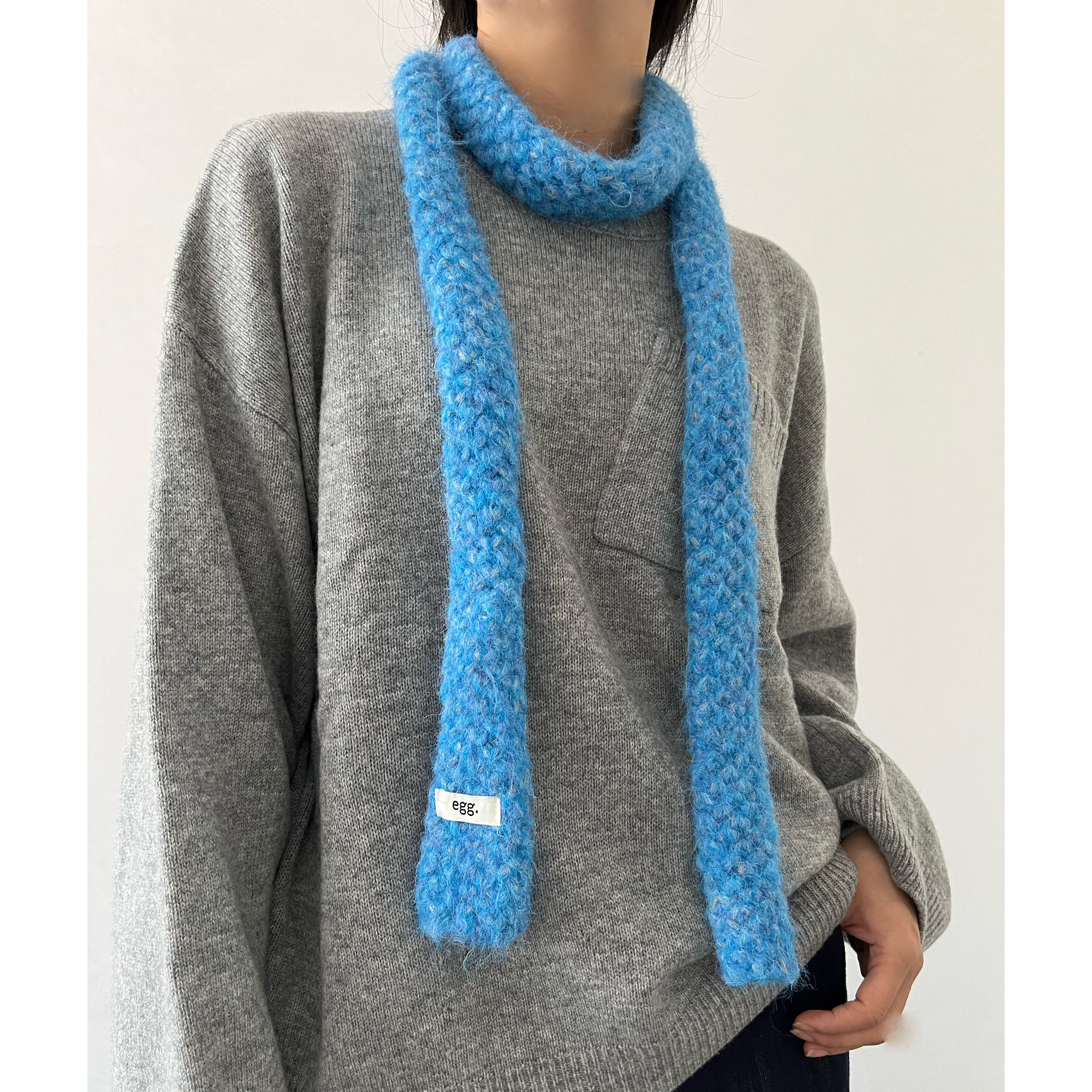 韩系字母小标毛绒绒细条长围巾女