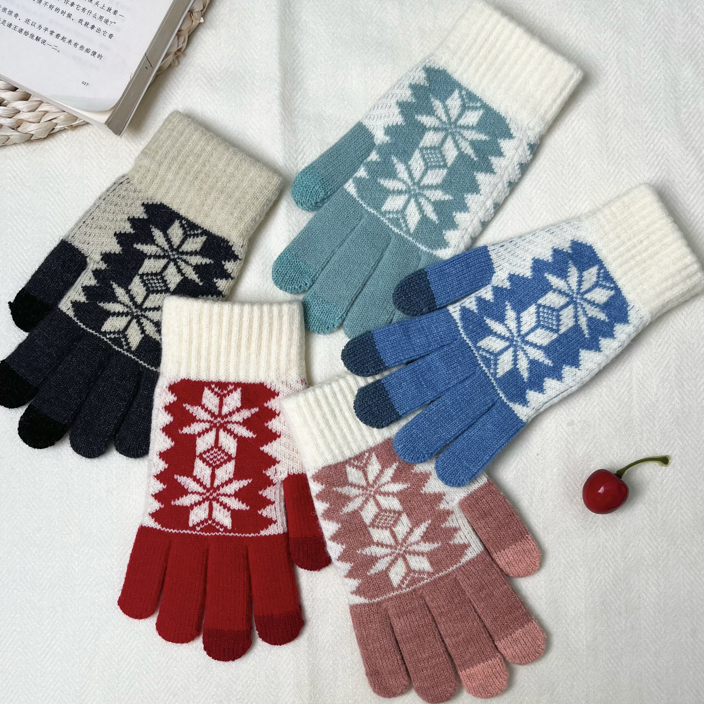 针织保暖文艺复古雪花毛绒手套女费尔岛风可触屏分指保暖毛线手套