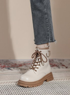 厚底白色马丁靴女秋冬2024新款英伦风加绒机车短靴大码女靴41一43